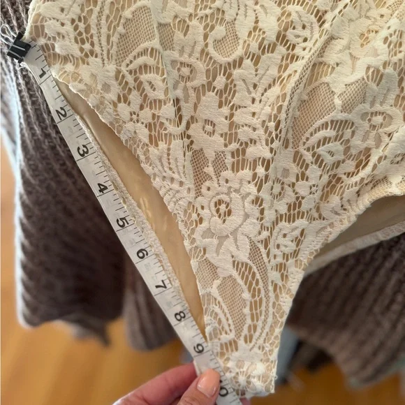Lace Bodysuit with button opening - size XS - Picture 11 of 12